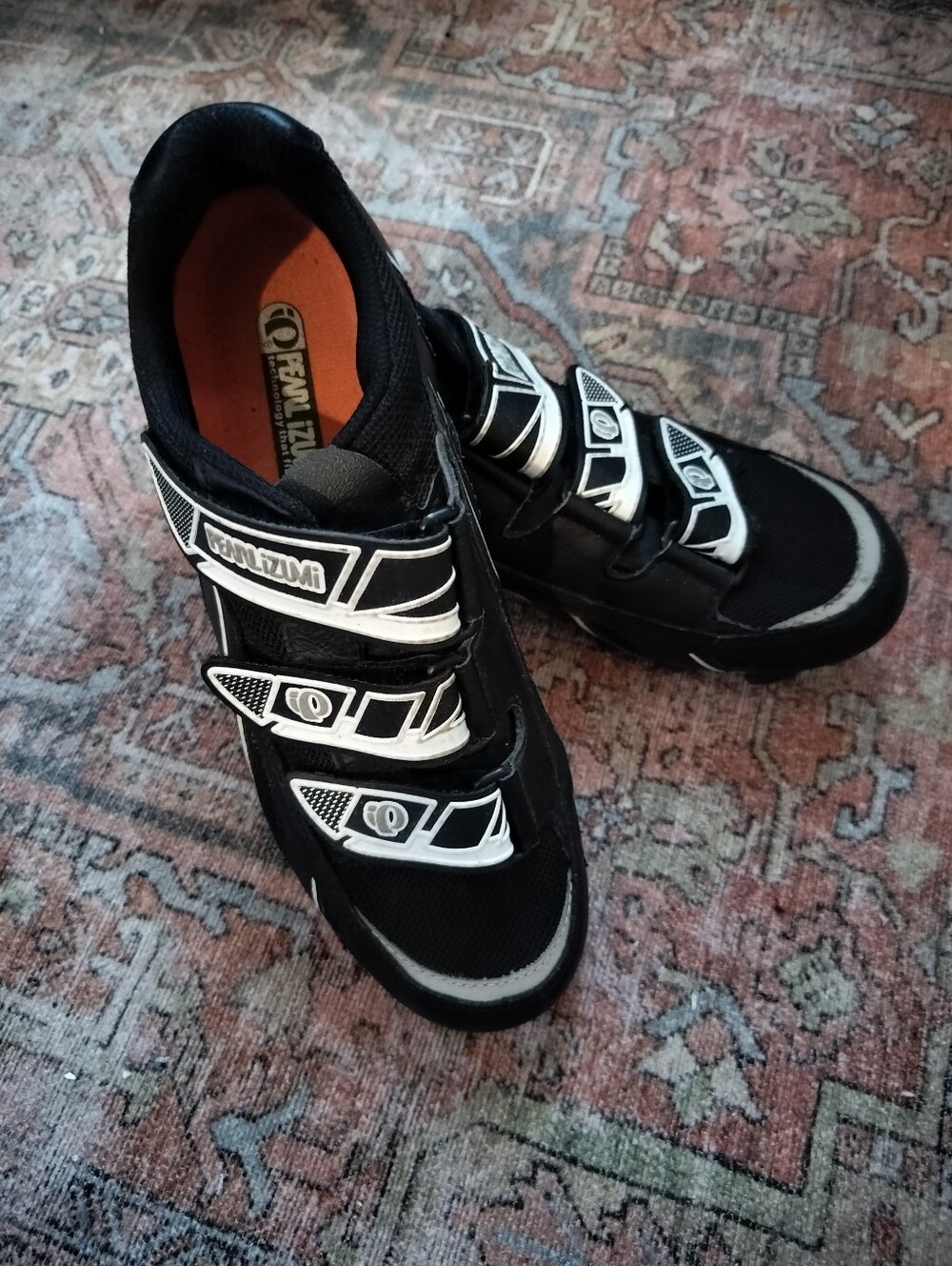 Pearl Izumi Black & White Cycling Bike Shoes w Orange Insoles - Size 9/7.5 Men